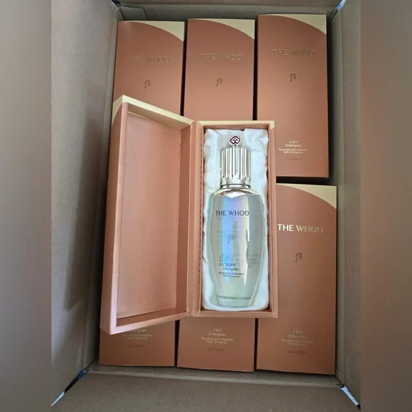 The History of Whoo Cheongidan Rejuvenating Pro-radiance Refining Essence 150ml - Picture 2 of 2